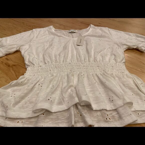 NWT Jun & Ivy Francesca’s white eyelet short sleeve top - Picture 2 of 2